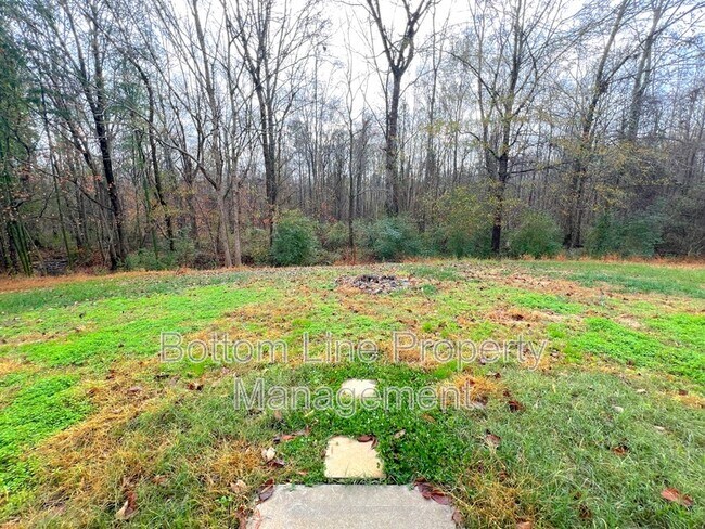 Building Photo - 702 Perth Dr