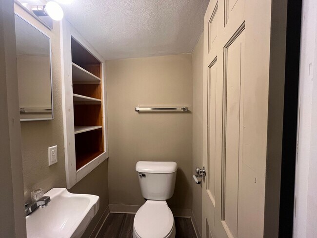 Building Photo - 474 N Herschel St
