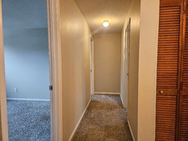 Building Photo - 608 Sunflower Dr