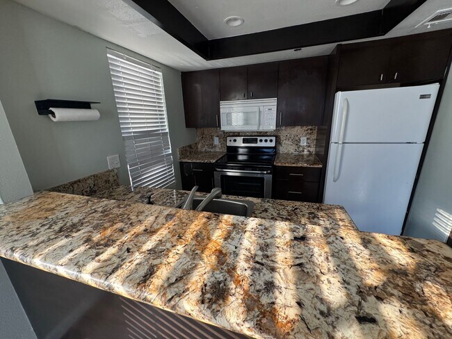 Building Photo - Beautiful Condo by the Lake