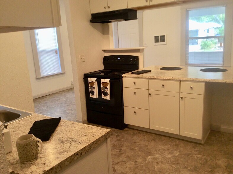 Kitchen View To Living - 919 Phillips St