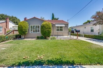 Building Photo - 1940's Quaint 2 Bedroom Single Story Home off of Hedding Street with Modern Amenities & Great Bac...