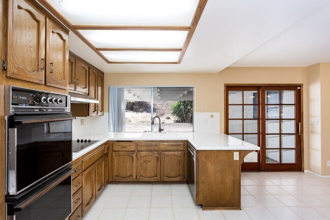 Building Photo - Traditional Home in North Fletcher Hills!