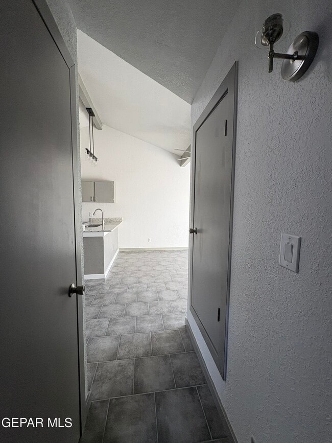 Building Photo - 11415 Sundrop Ct