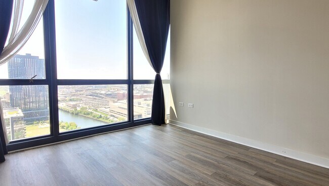 Building Photo - 235 W Van Buren St