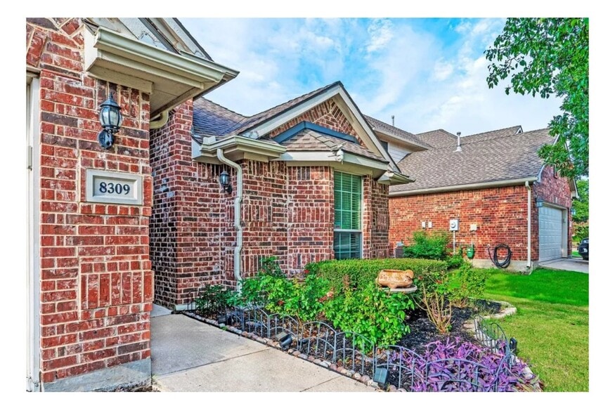 Building Photo - 8309 Green Ash Dr