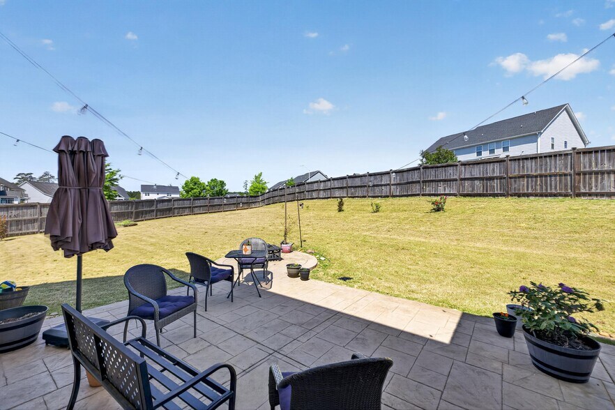 Building Photo - 201 Devon Fields Dr
