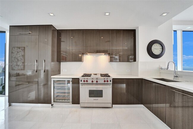 Building Photo - 17875 Collins Ave