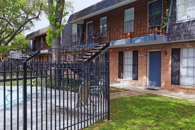 Building Photo - 9005 Gaylord Dr