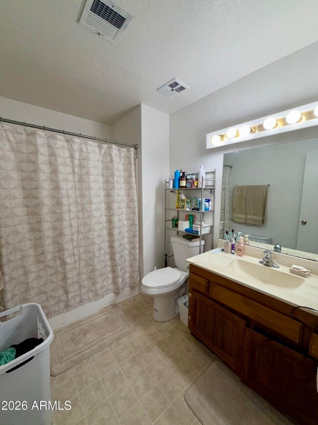 Building Photo - 1510 E 26th Ln