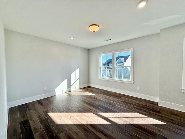 Building Photo - Newly Built 5BD, 4.5BA Knightdale Home wit...