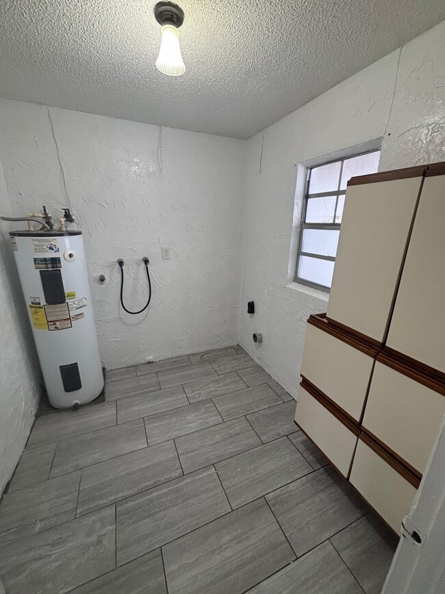 Building Photo - 4825 Lighthouse Cir