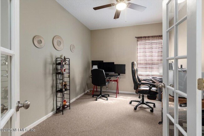 Building Photo - 612 Chestwood Chase Dr
