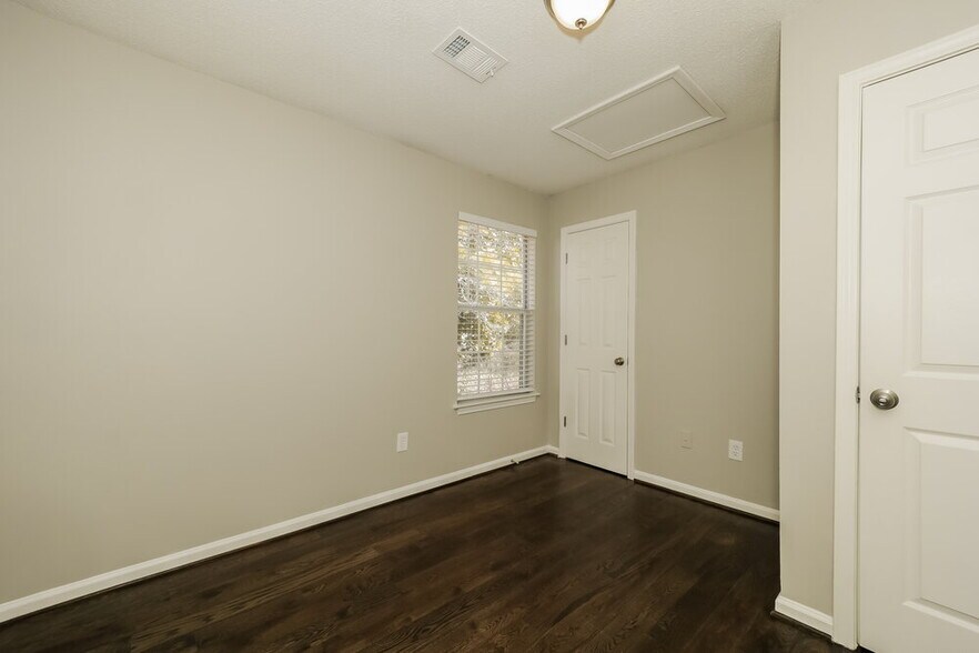 Building Photo - 2119 Summer Wind Dr SW