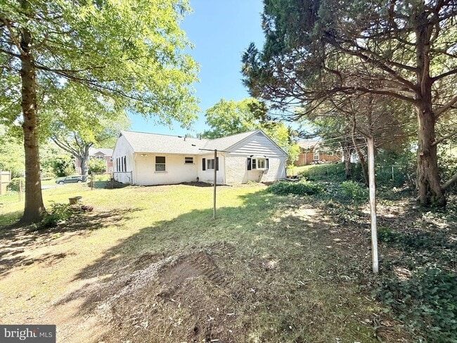 Building Photo - 6219 Yellowstone Dr