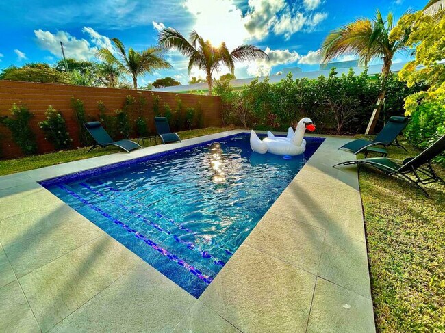 Building Photo - 648 NE 16th Terrace