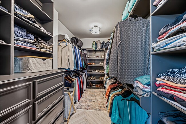 Building Photo - 12345 White Oak Point