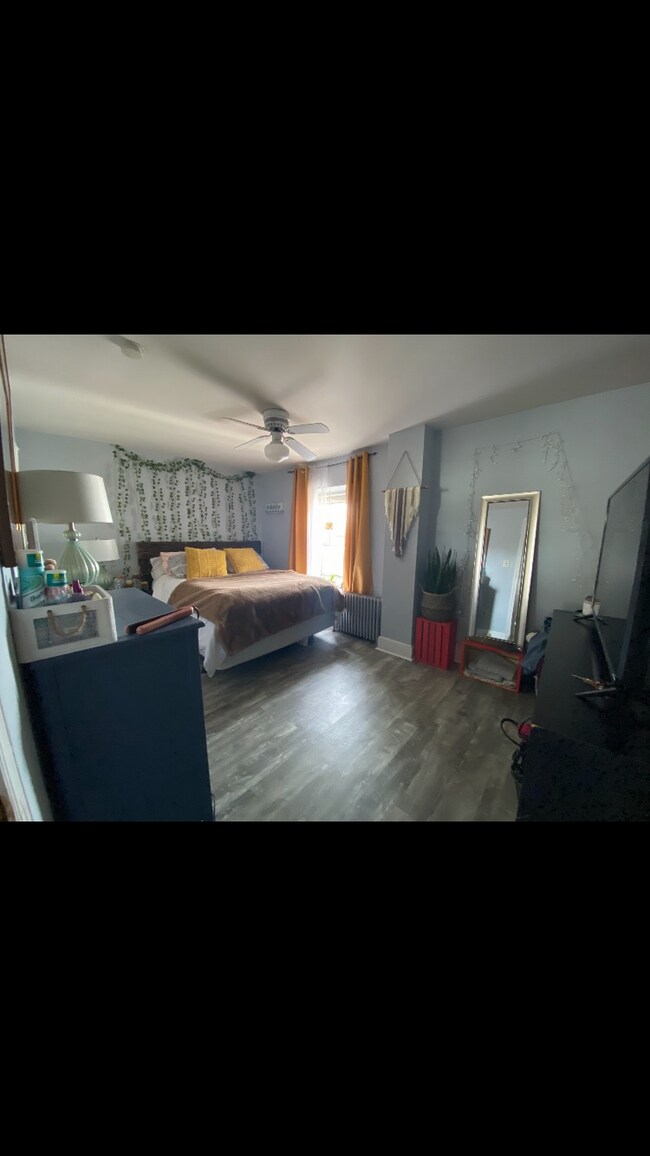 Building Photo - 124 Jamestown St