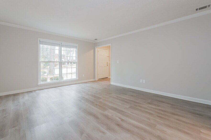 Building Photo - 9908 Point View Dr