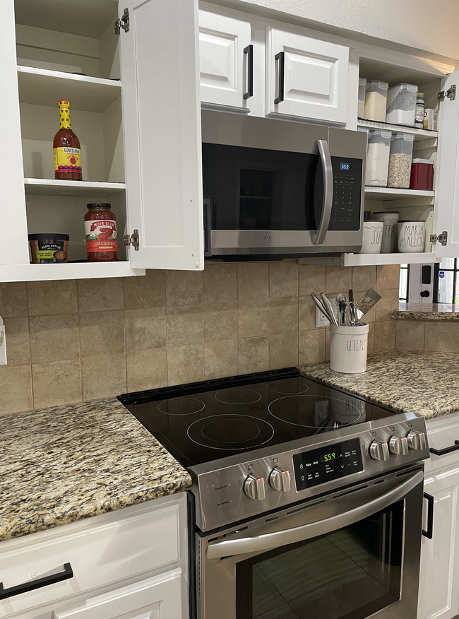 View of the New Stove and Microwave - 6633 Queensclub Dr