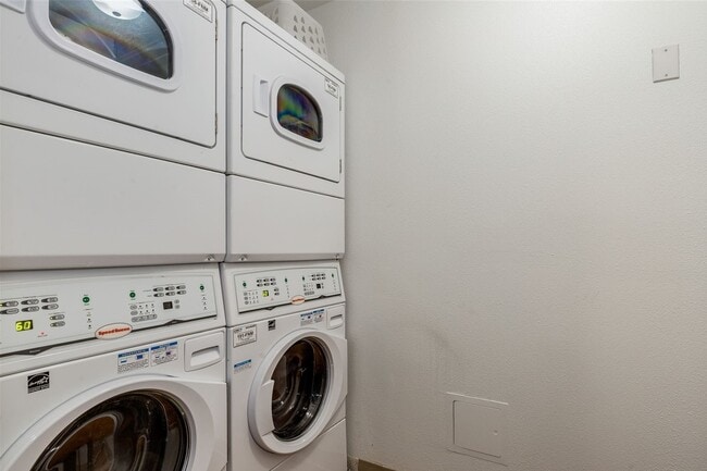 Building Photo - 1105 Spring St