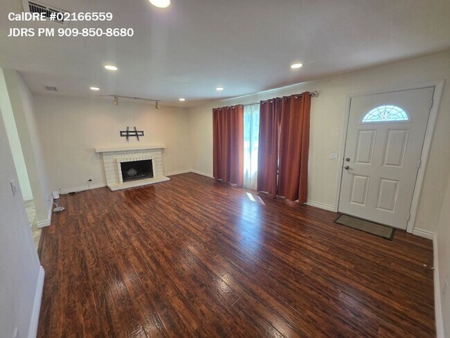 Building Photo - Ontario 3 Bedroom Home