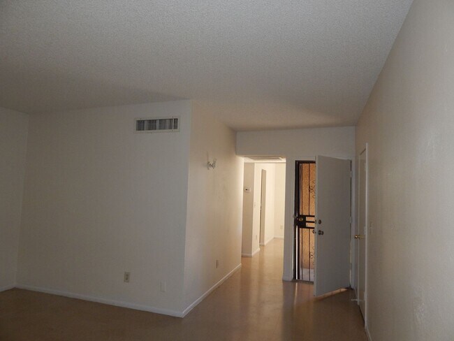 Building Photo - 117 E Laguna St
