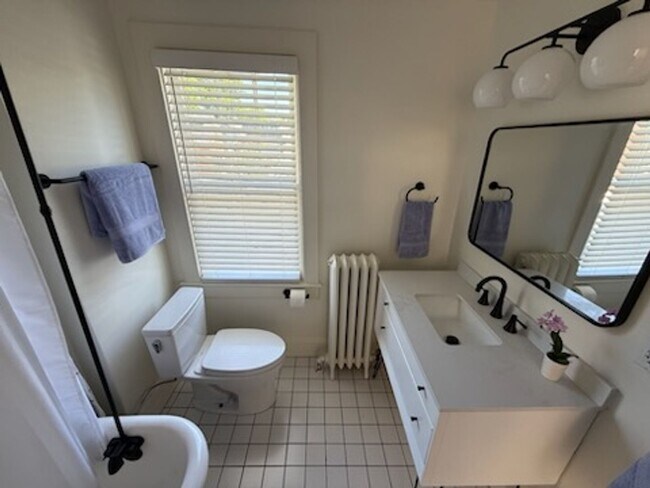 Building Photo - *DREAM LOCATION* 6BR Completely Renovated Duplex