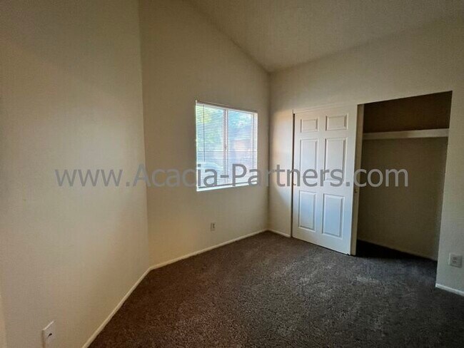 Building Photo - Single Story Four Bedroom Home