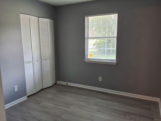 Building Photo - 206 Diecks Dr