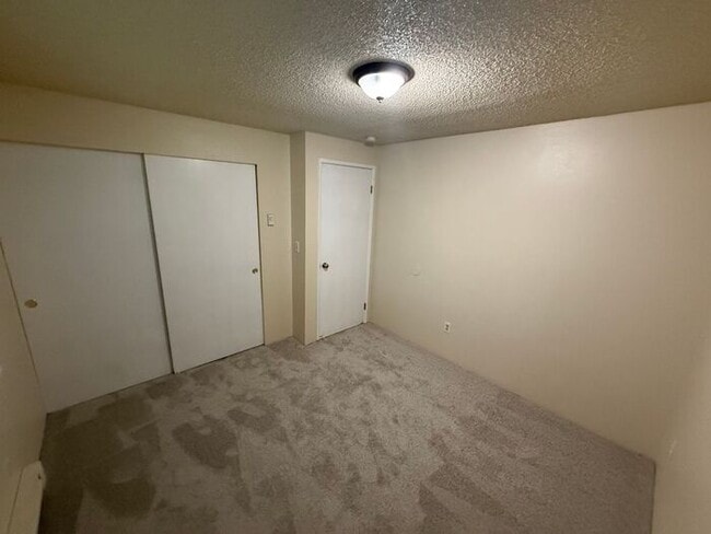 Building Photo - Very nice 2 bedroom 1 bath 4-plex unit in ...