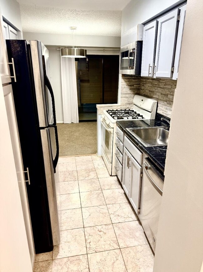 Building Photo - 5 Suntop Ct