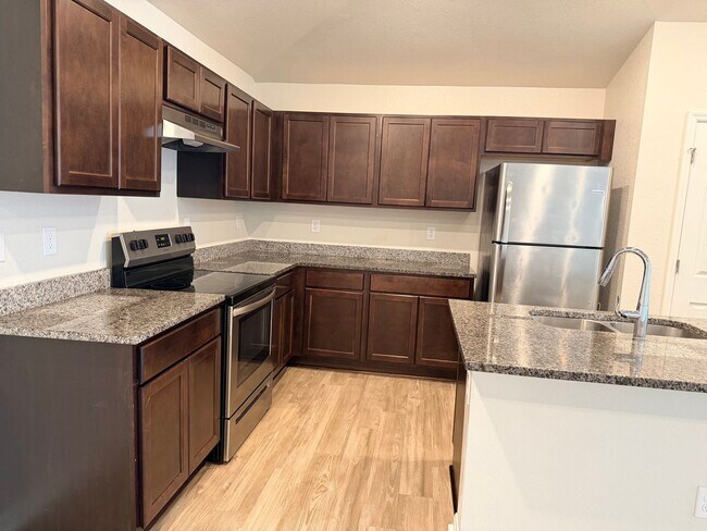 Building Photo - Polished and Inviting modern 2-bedroms, 2-bath