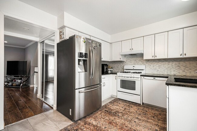 Building Photo - 1921 Williamsburg Dr