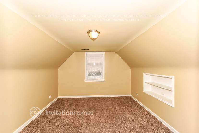 Building Photo - 9625 S Maplewood Ave