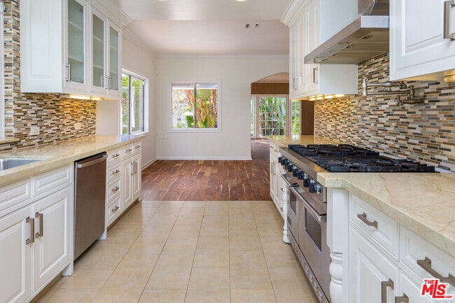 Building Photo - 6431 Maryland Dr