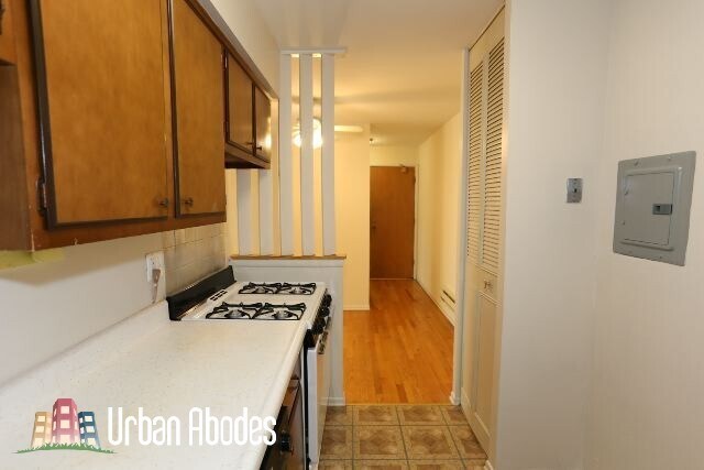 Building Photo - 648 W Wrightwood Ave