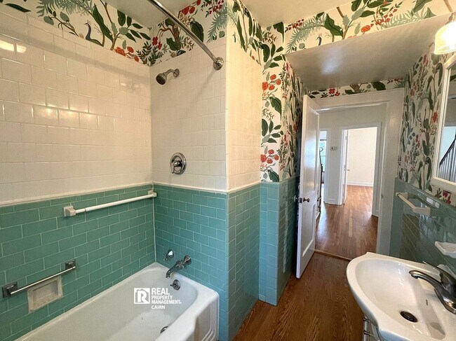 Building Photo - Charming 4 Bedroom, 2 Bath Home