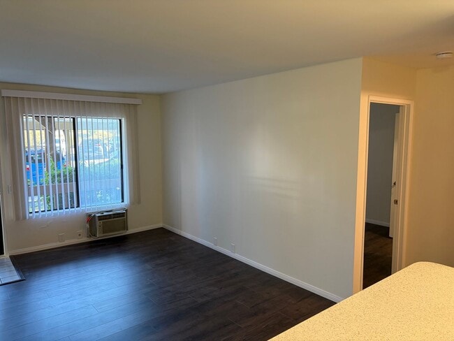 Building Photo - 1-Bed Condo in Heart of Mission Valley!