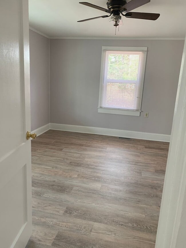 Building Photo - 3 Bedroom Salisbury Home