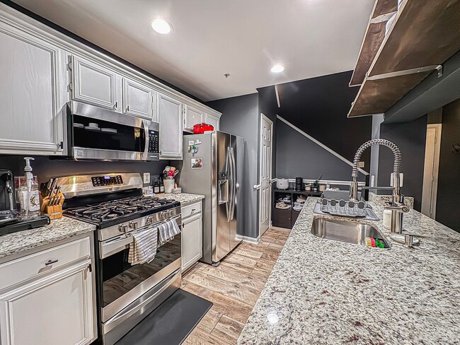 Building Photo - Stylish 3 Bed 3 Bath Condo With Large Balcony in Desired Riverbend at Cascades - Water Included