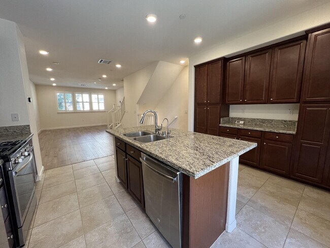 Building Photo - Spacious 2 Bedroom Townhome in San Jose