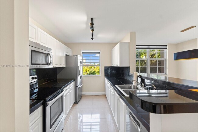 Building Photo - 19655 E Country Club Dr