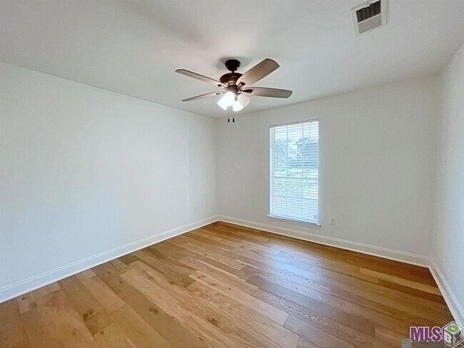 Building Photo - 10727 Danbury Dr
