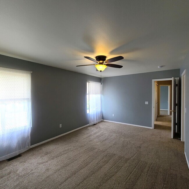 Building Photo - Beautiful home in Briargate Fairfax - D20 - ready to move in NOW!