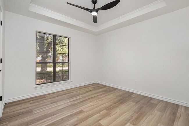 Building Photo - 922 Sycamore Creek Rd