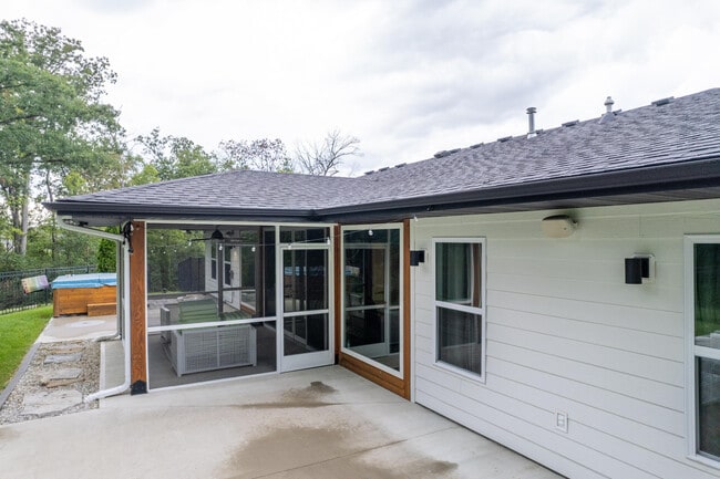 Building Photo - 609 Black Wolf Lp
