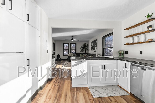 Building Photo - 1303 S Center Ave