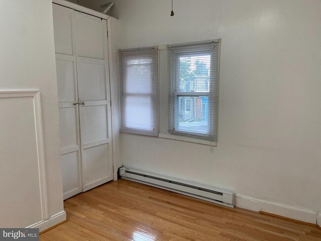 Building Photo - 3711 Lancaster Ave