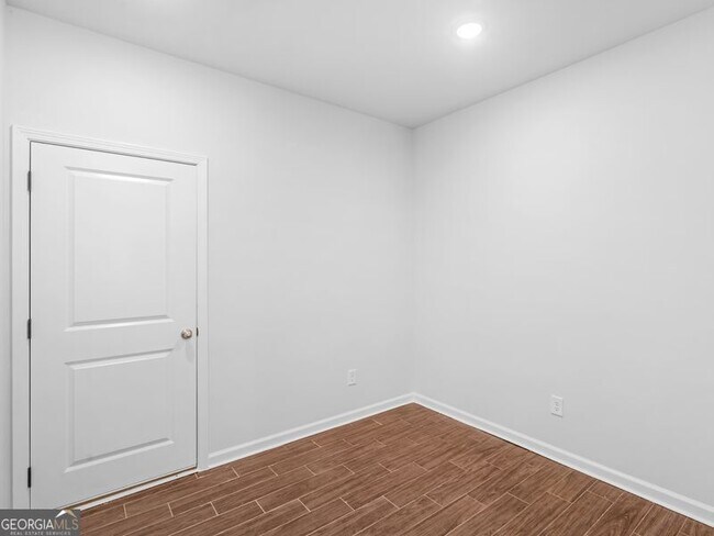 Building Photo - 223 Monarch Village Way